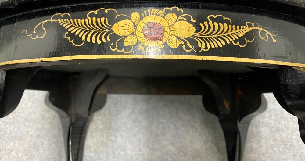 A round black lacquered coffee table with hand-painted gilded Chinoiserie landscape scenes and cabriole legs. View III
