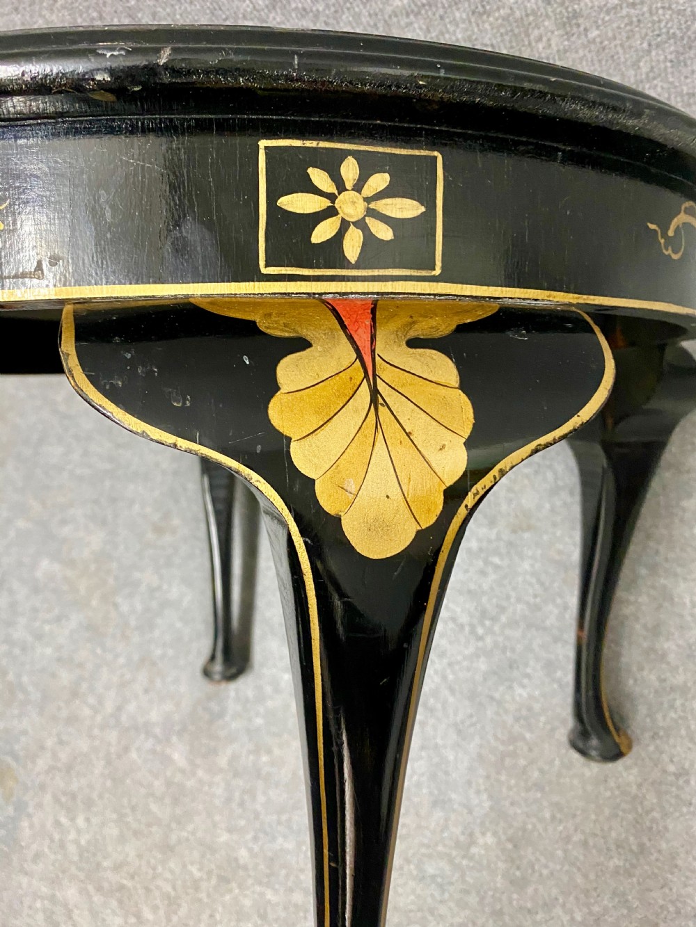 A round black lacquered coffee table with hand-painted gilded Chinoiserie landscape scenes and cabriole legs. View IV