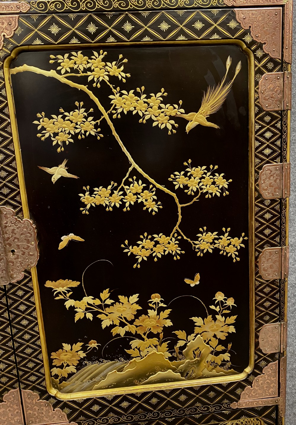 Fine Meiji Period Lacquer Shodana Cabinet View VIII