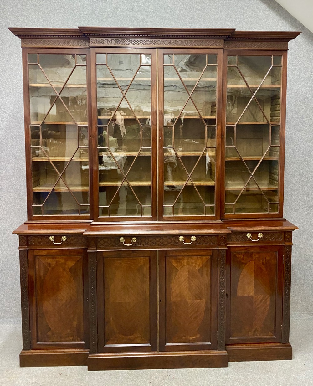 Good Quality Chippendale Style Mahogany Breakfront Bookcase