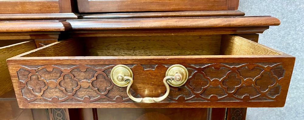 Good Quality Chippendale Style Mahogany Breakfront Bookcase View V