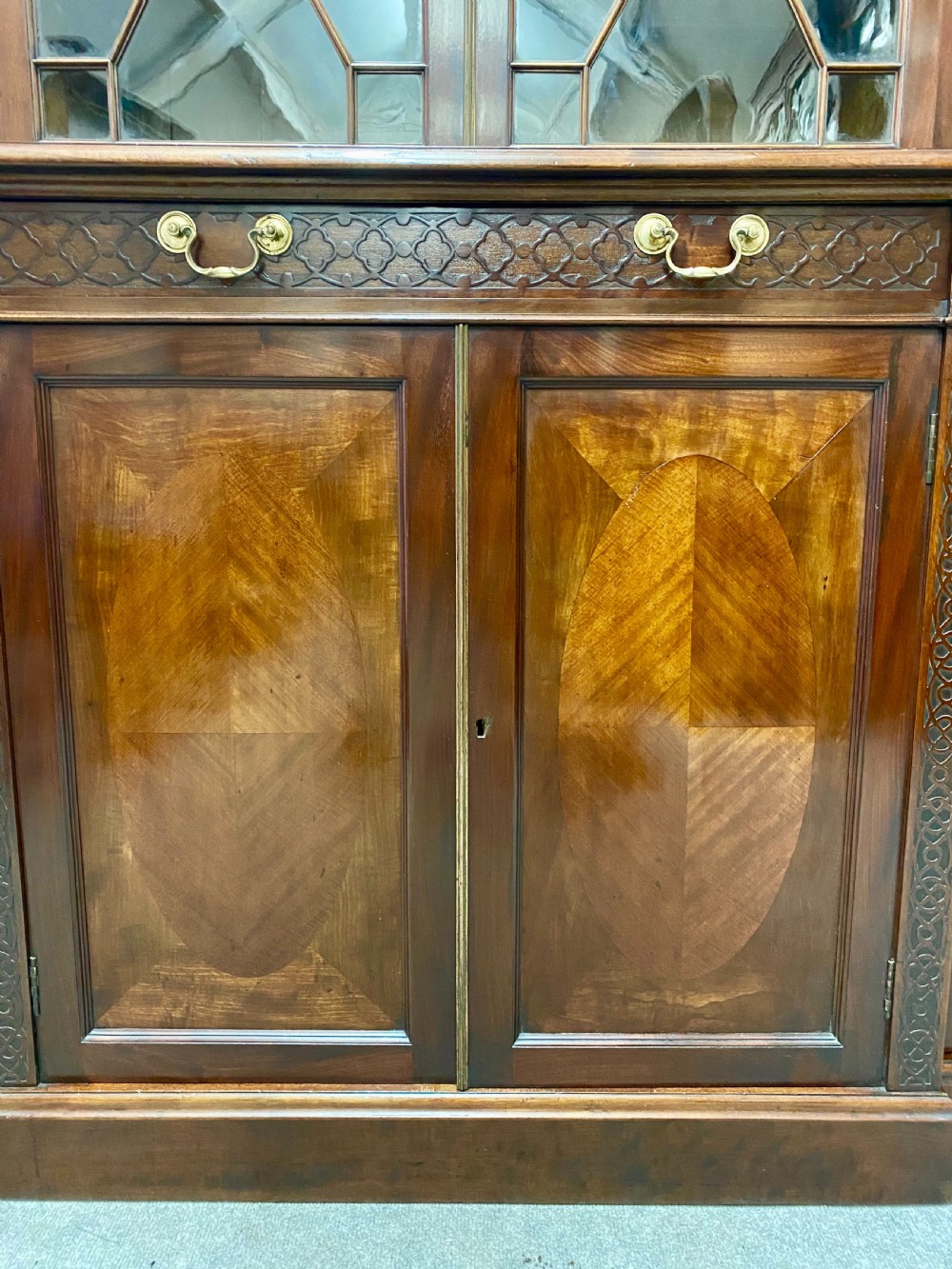 Good Quality Chippendale Style Mahogany Breakfront Bookcase View VII
