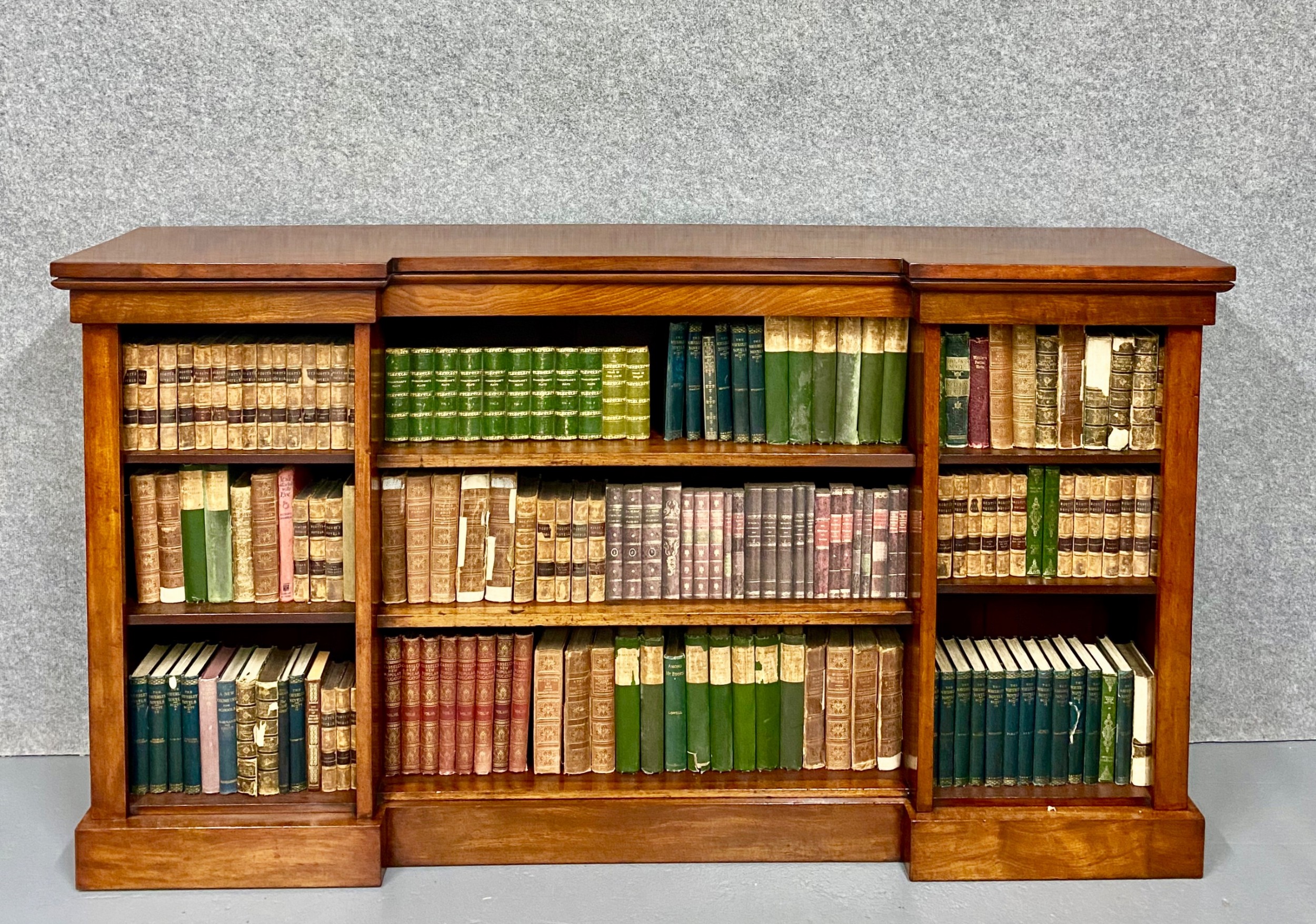 Good 19th.Century Mahogany Open Breakfront Bookcase