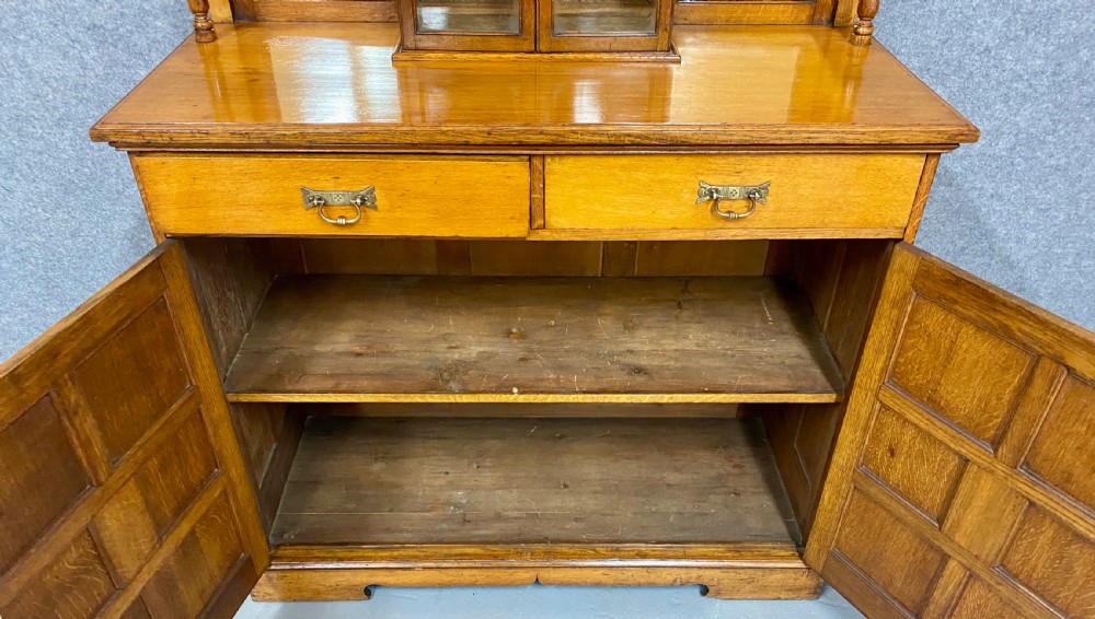 Unusual Arts and Crafts Golden Oak Sideboard View VIII