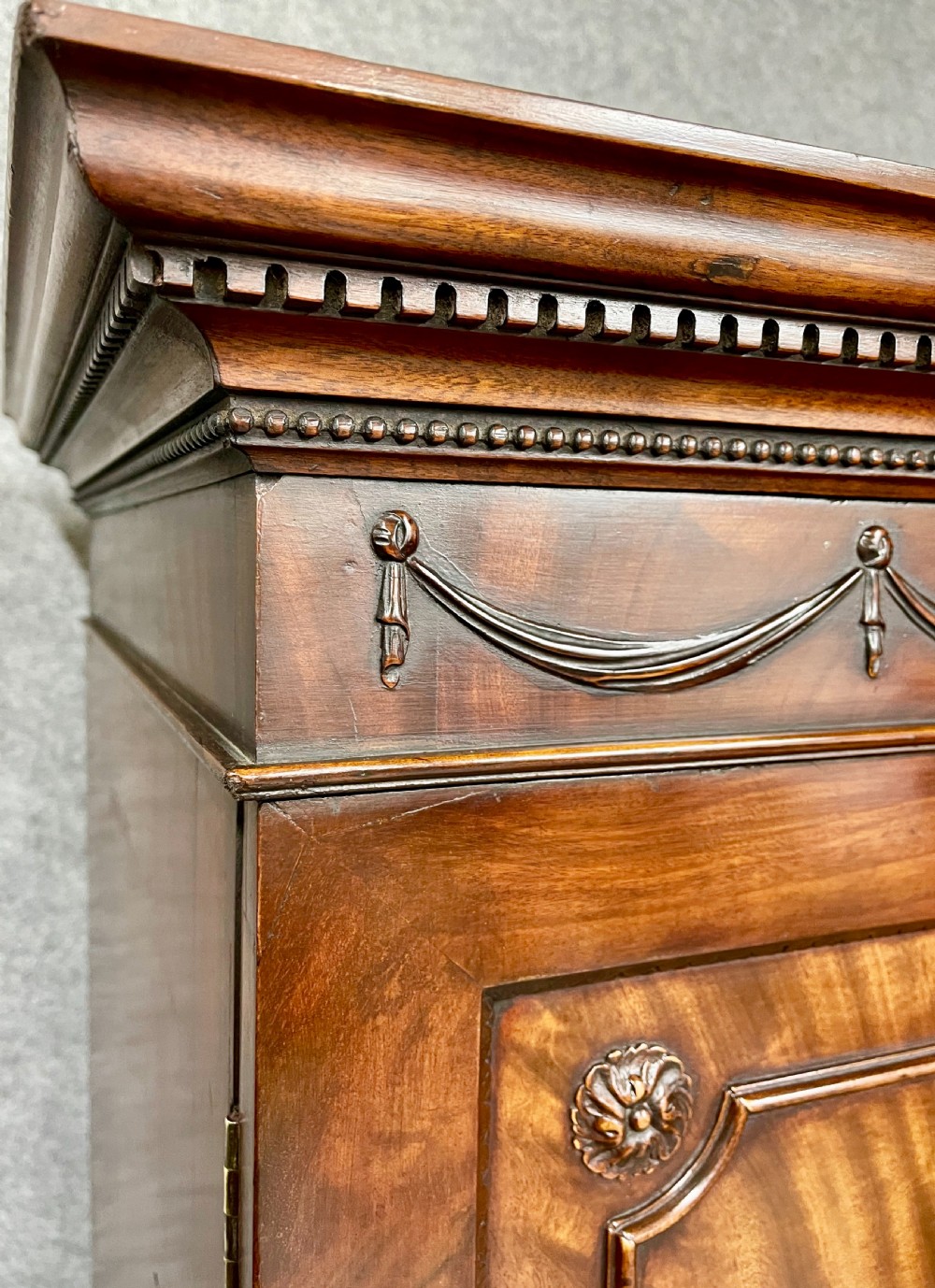 Fine George III Breakfront Linen Press Wardrobe View X