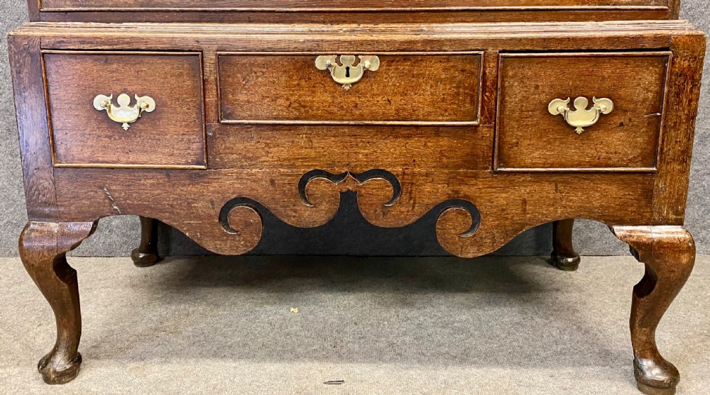 Early 18th.Century Oak Tall Boy Chest on Chest View III
