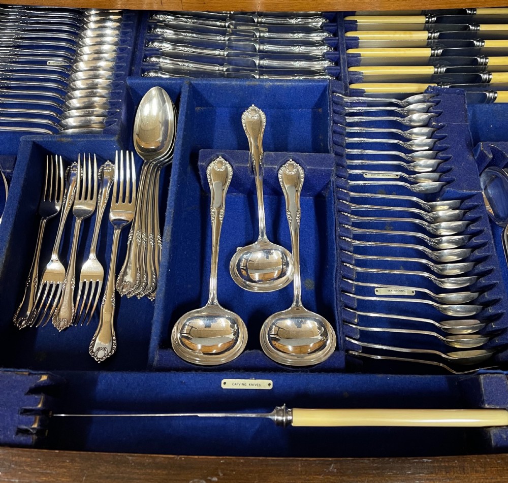 Mappin & Webb Canteen of Cutlery Serving Table View IV