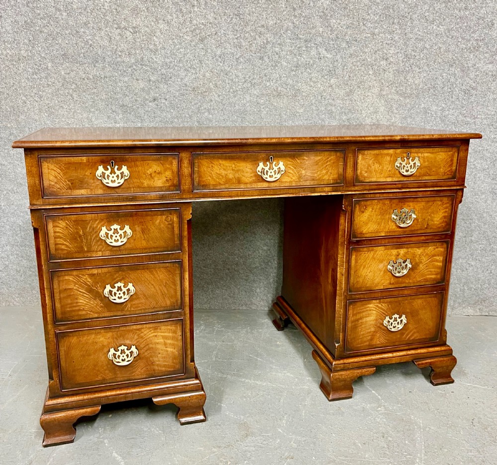 Good Quality Antique Walnut Desk