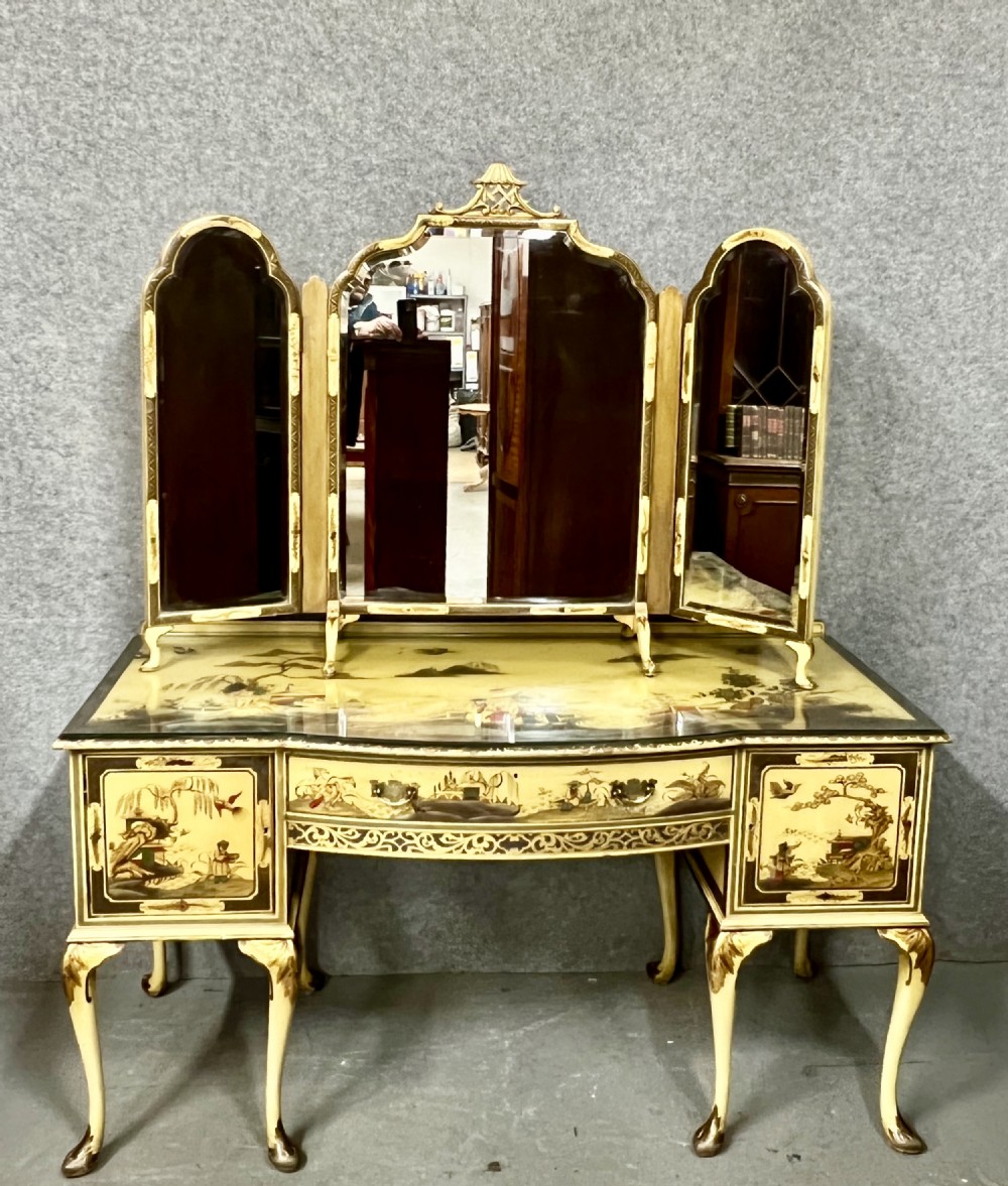 Very Decorative Chinoiserie Dressing Table