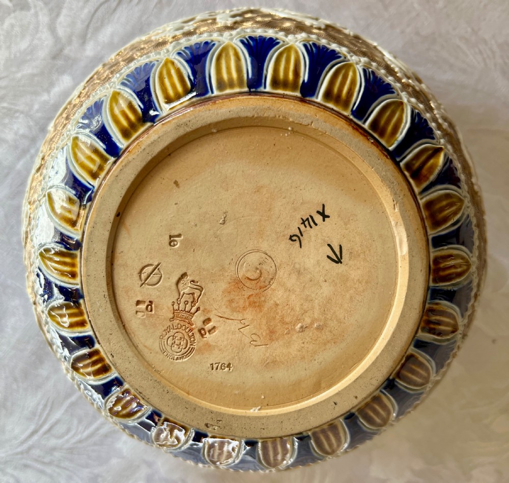 19'' Royal Doulton Jardiniere on Stand View V