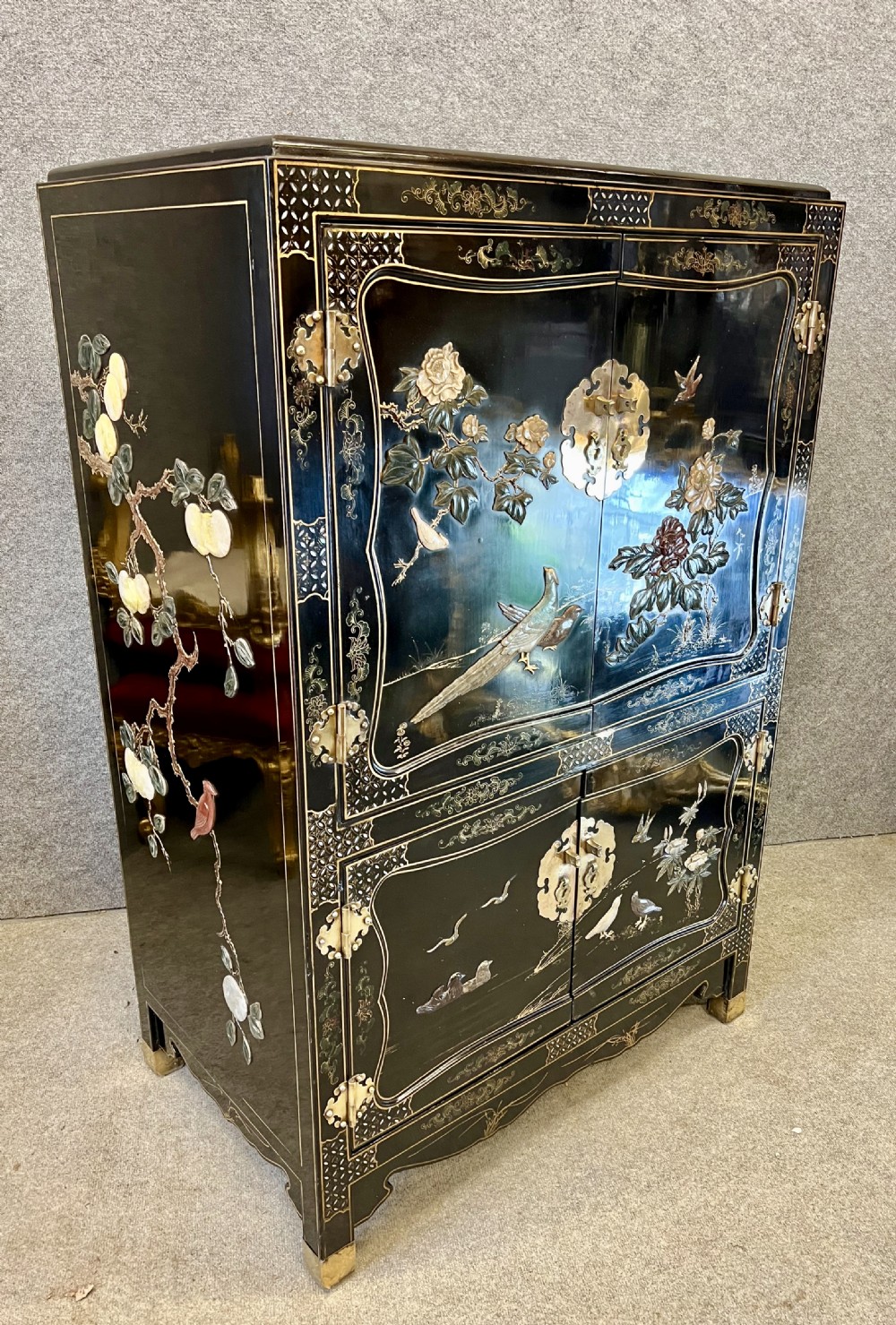 Chinoiserie Lacquered and Soapstone inlaid Cocktail Cabinet View II