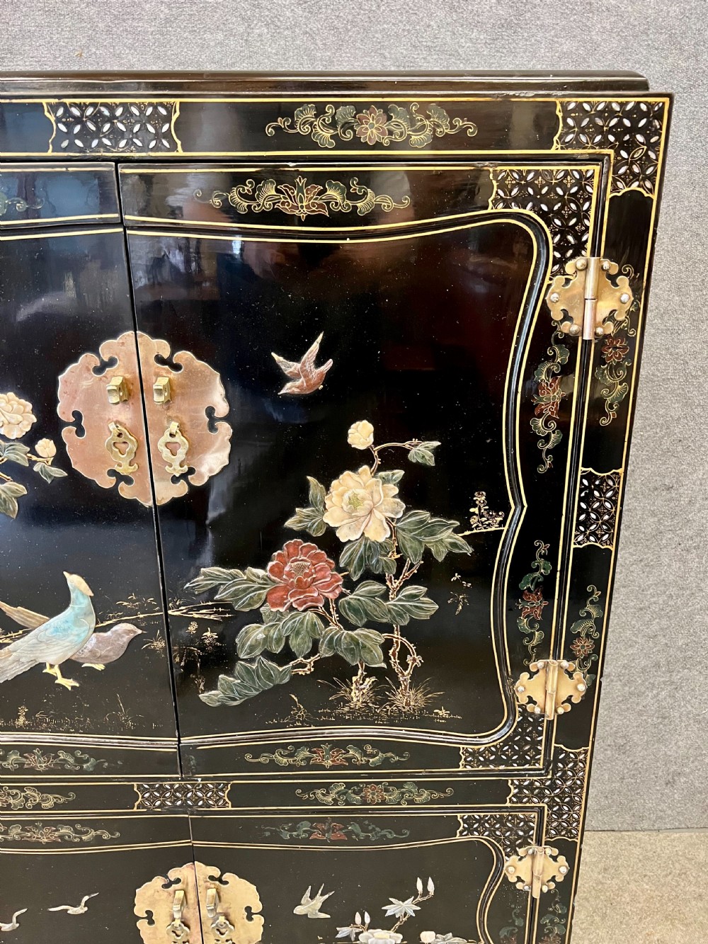 Chinoiserie Lacquered and Soapstone inlaid Cocktail Cabinet View IX