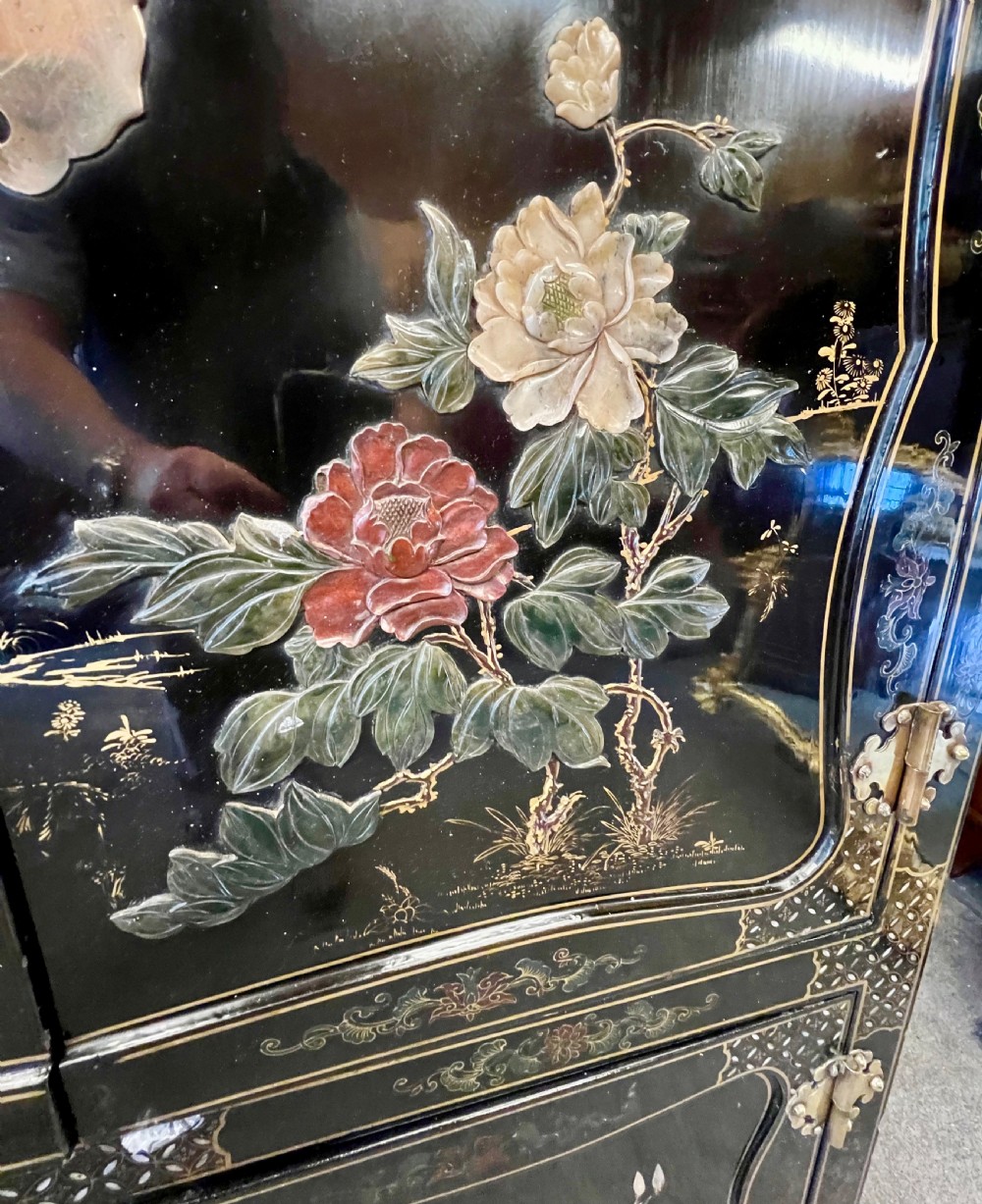 Chinoiserie Lacquered and Soapstone inlaid Cocktail Cabinet View XIV