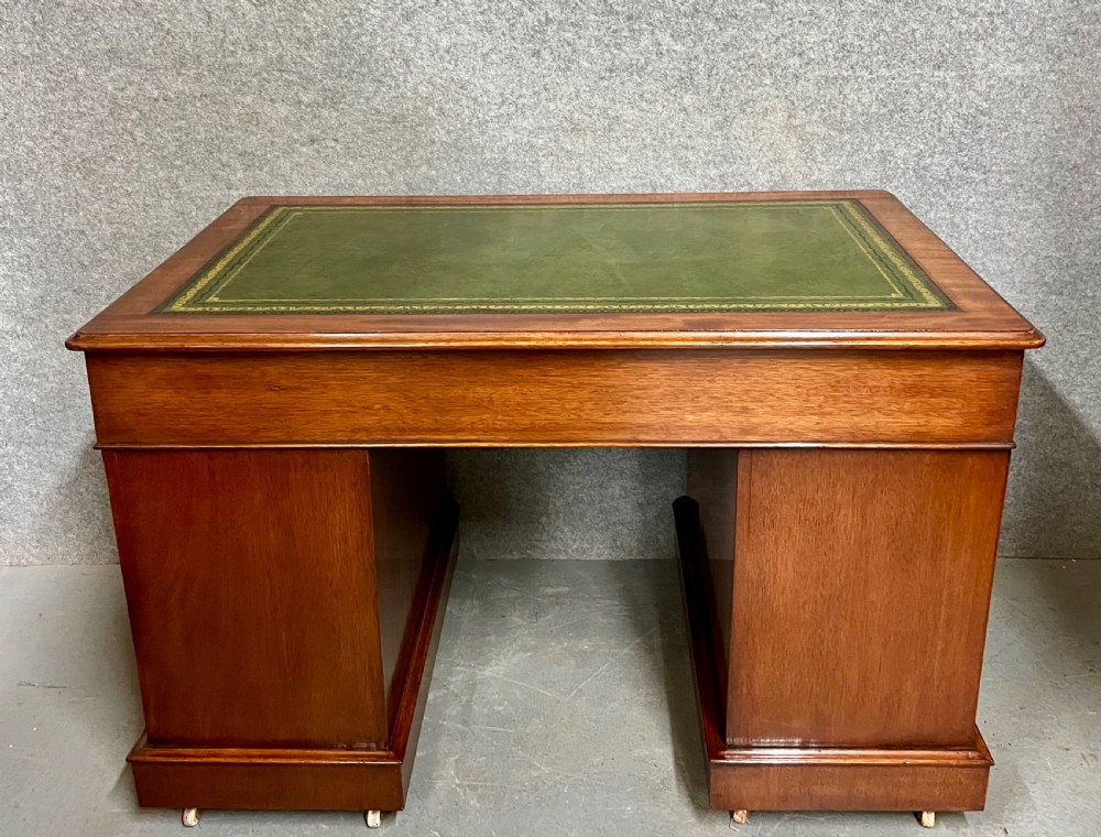 Top Quality Victorian Mahogany Pedestal Desk View IV