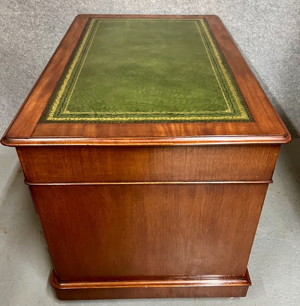 Top Quality Victorian Mahogany Pedestal Desk View VII