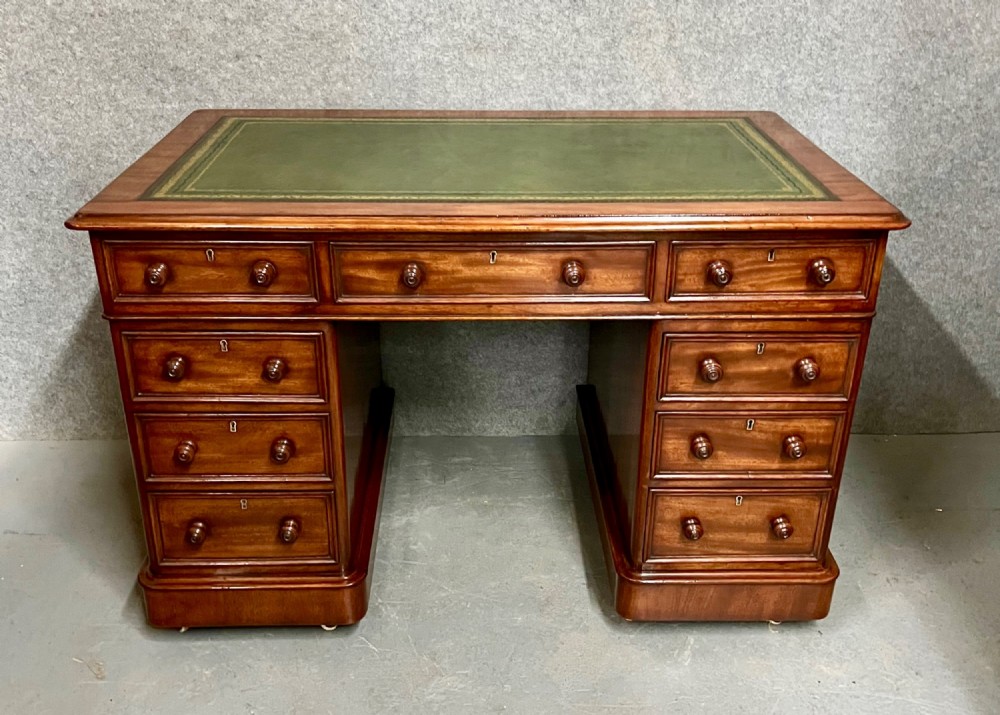 Top Quality Victorian Mahogany Pedestal Desk