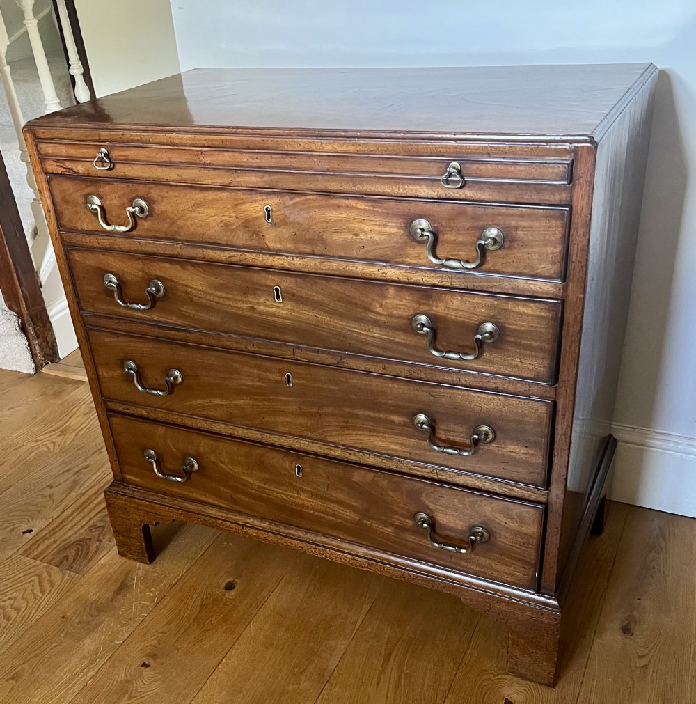 Small George III Caddy Top Bachelors Chest of Drawers View III