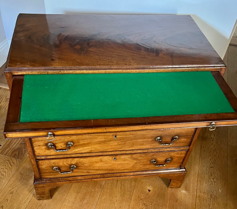 Small George III Caddy Top Bachelors Chest of Drawers View V