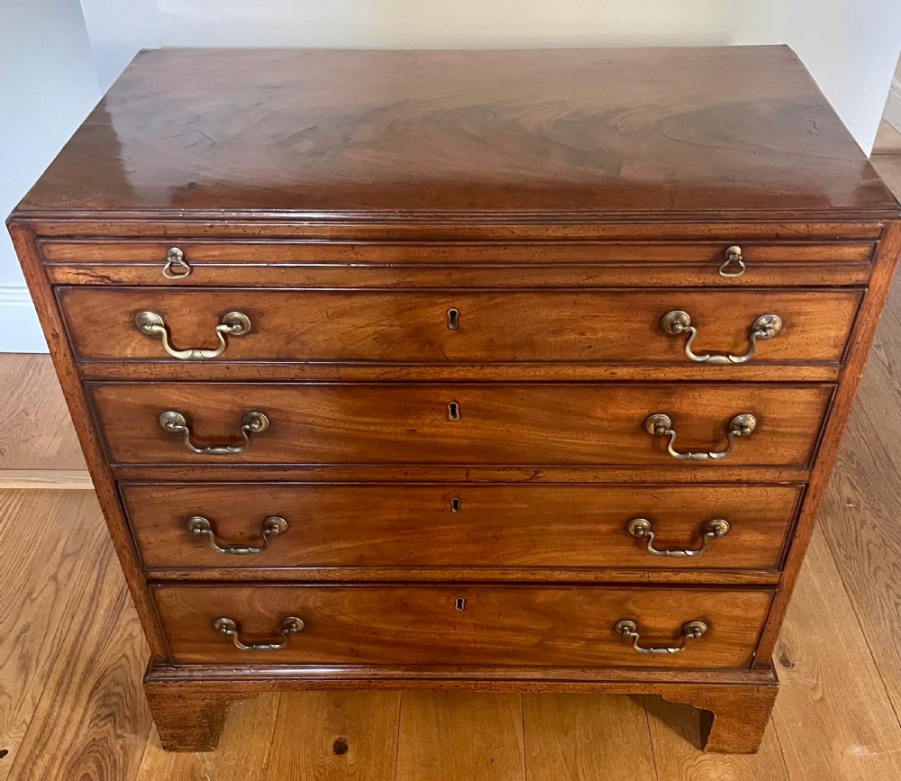 Small George III Caddy Top Bachelors Chest of Drawers View VIII