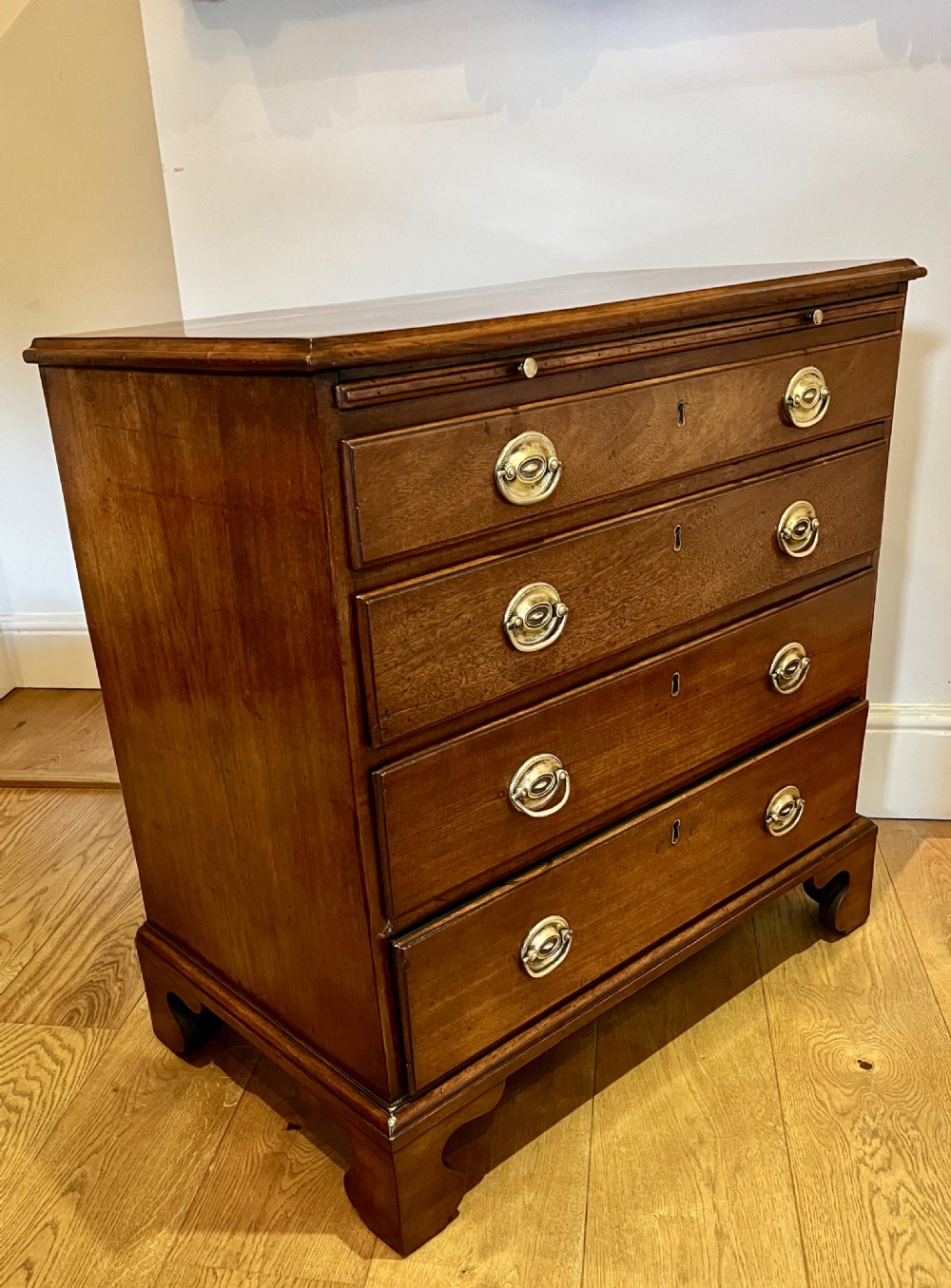 Small 2ft.6'' George II Mahogany Bachelor's  Chest of Drawers View V