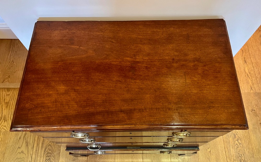 Small 2ft.6'' George II Mahogany Bachelor's  Chest of Drawers View IX