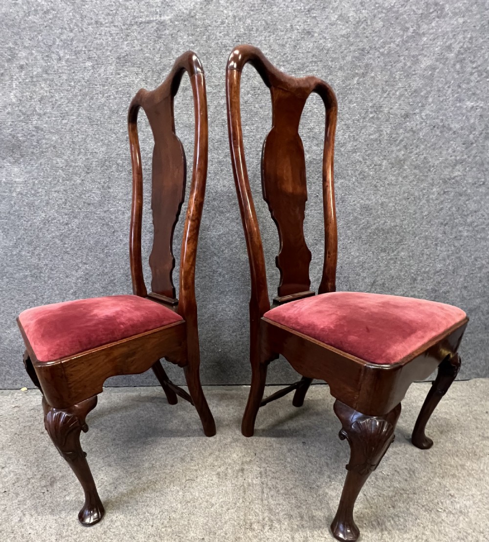 Good Pair of Early 18th.C. Walnut Chairs View VIII