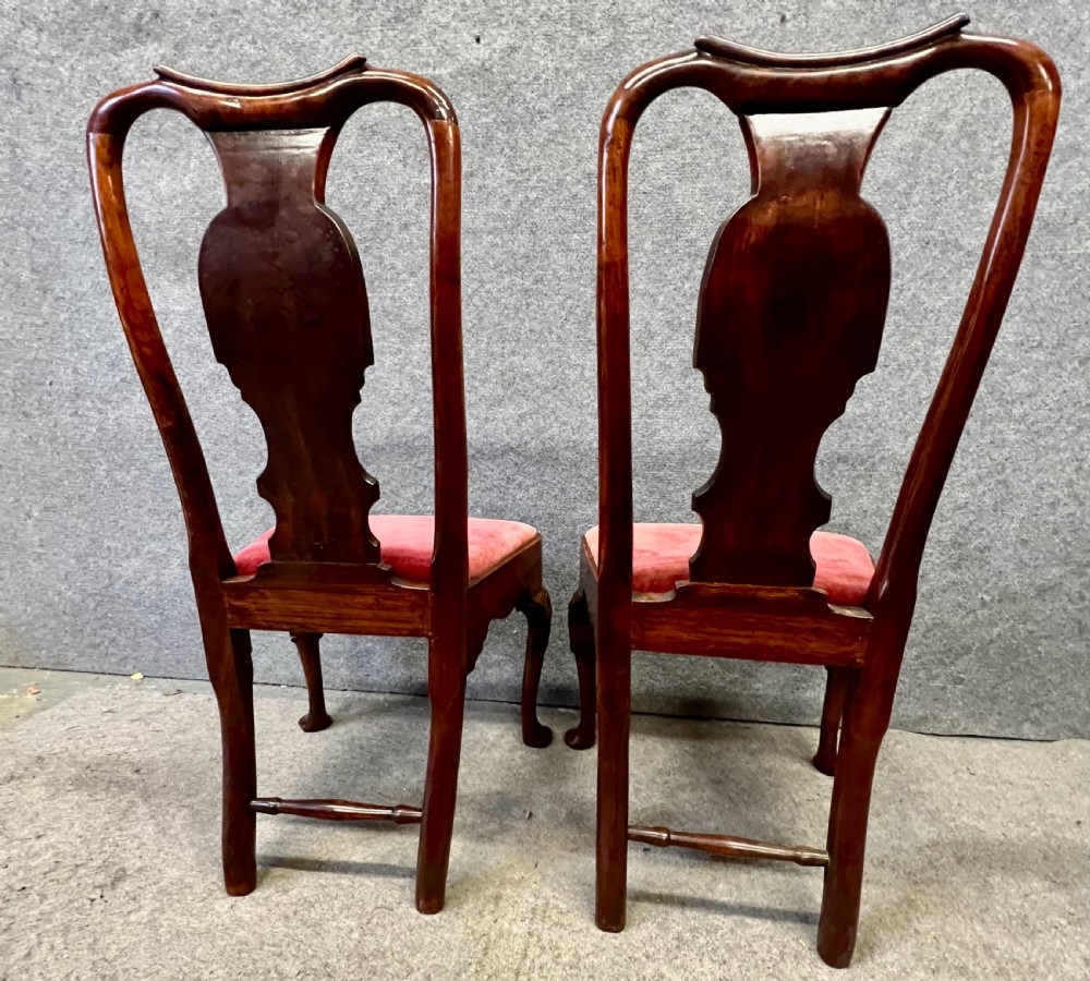 Good Pair of Early 18th.C. Walnut Chairs View XI