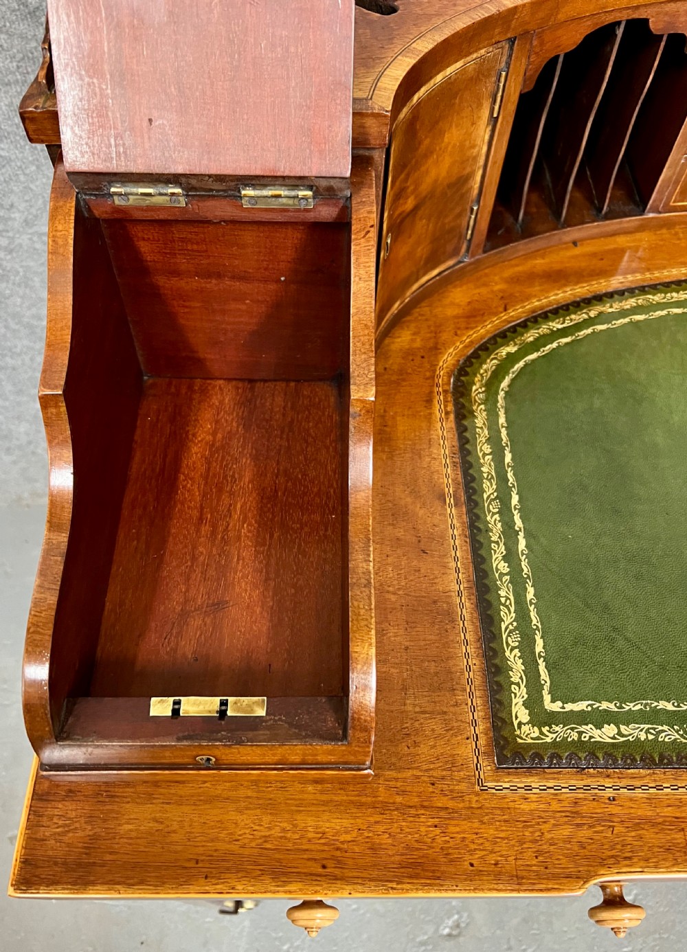 Quality Inlaid Carlton House Desk View IX