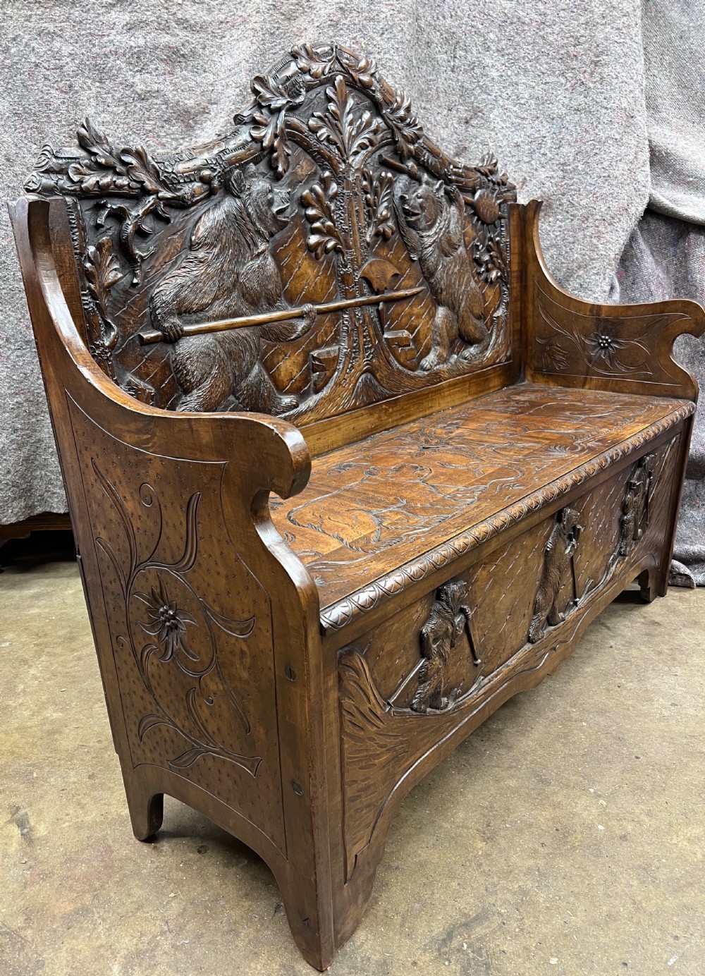 Stunning  Signed H.Spring of Interlaken Black Forest Bear Hall Bench Seat View XII