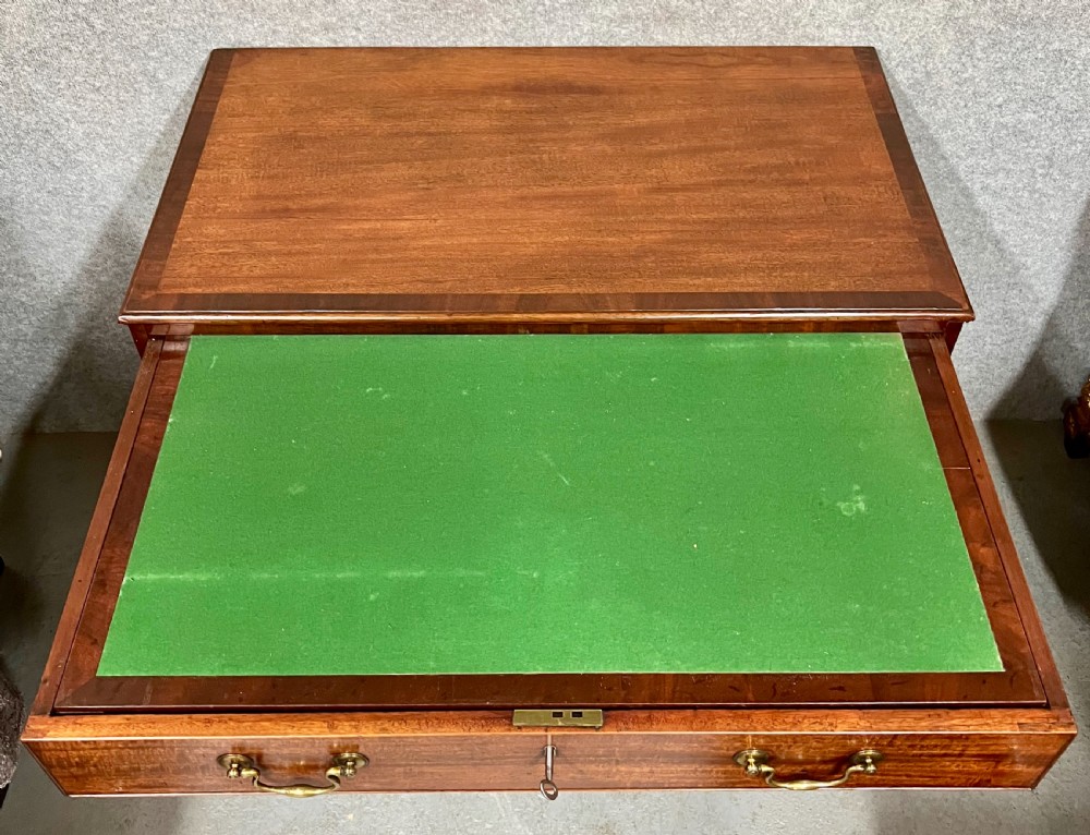 Good Quality George III Mahogany 4 Drawer Dressing Chest  View V