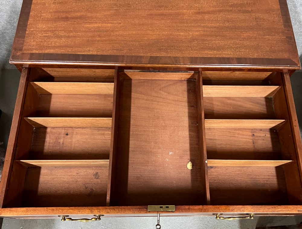 Good Quality George III Mahogany 4 Drawer Dressing Chest  View VI
