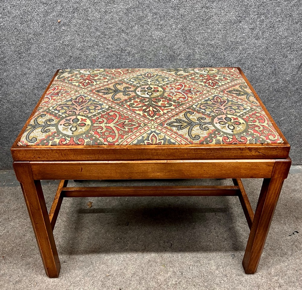 Metamorphic Stool Luggage Stand