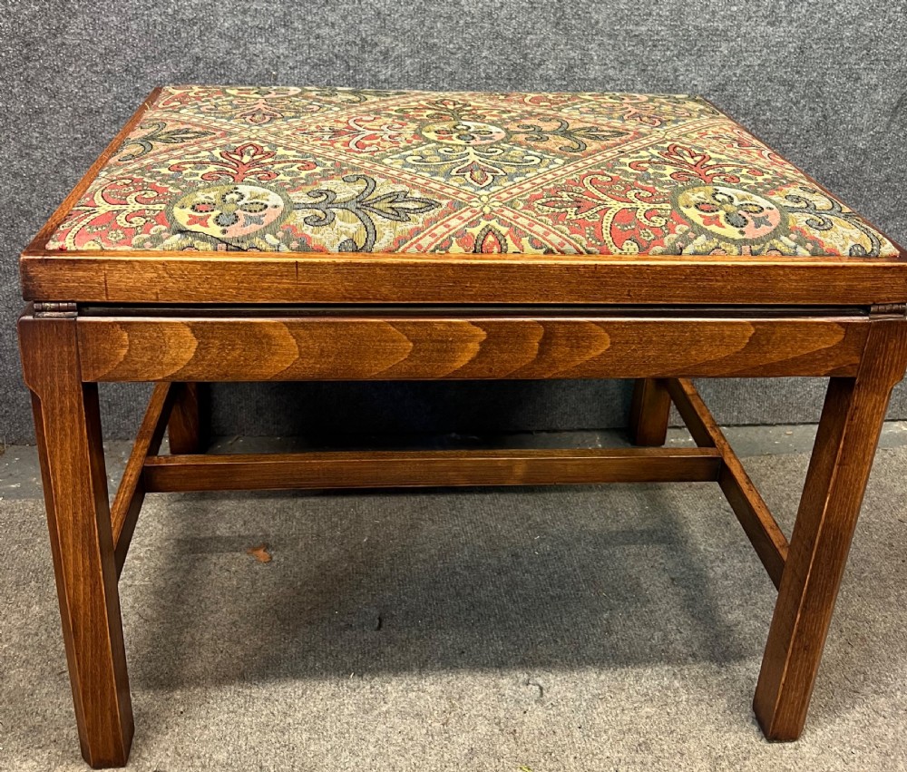 Metamorphic Stool Luggage Stand View III