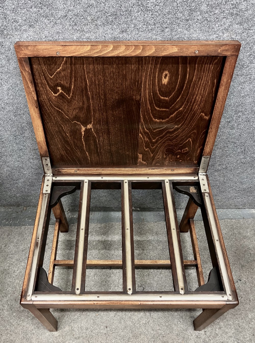 Metamorphic Stool Luggage Stand View VIII