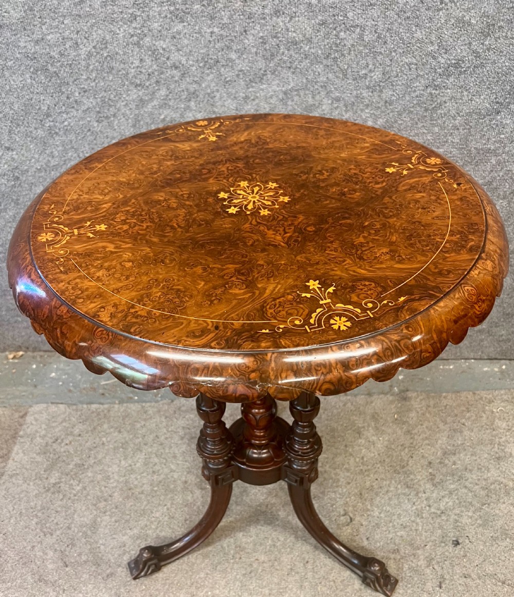 Exhibition Quality  Robert Stahan & Son Irish Burr Walnut Occasional Table