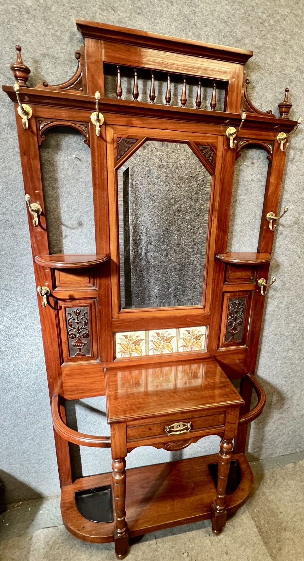 Good Quality Victorian Walnut Hall Stand