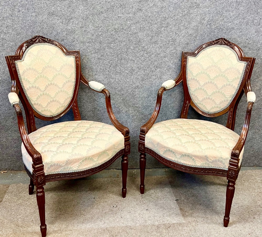 Good Quality Pair of Hepplewhite Style Mahogany Elbow Chairs