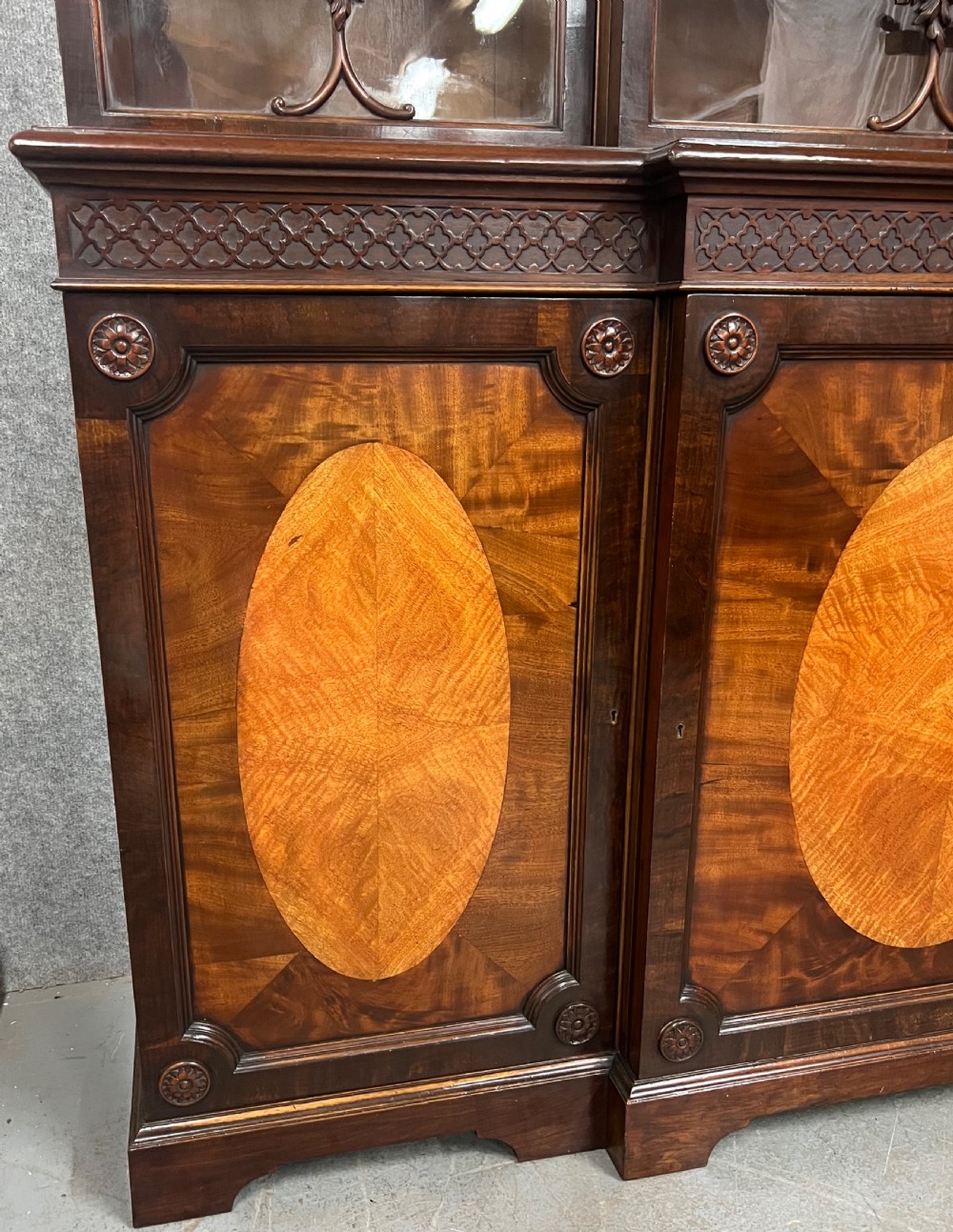 Good Quality Antique Mahogany Breakfront Bookcase. View III