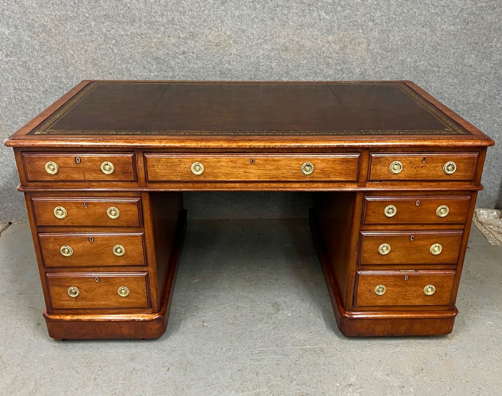 Victorian Good Quality 5Ft. X 3Ft. Mahogany Desk