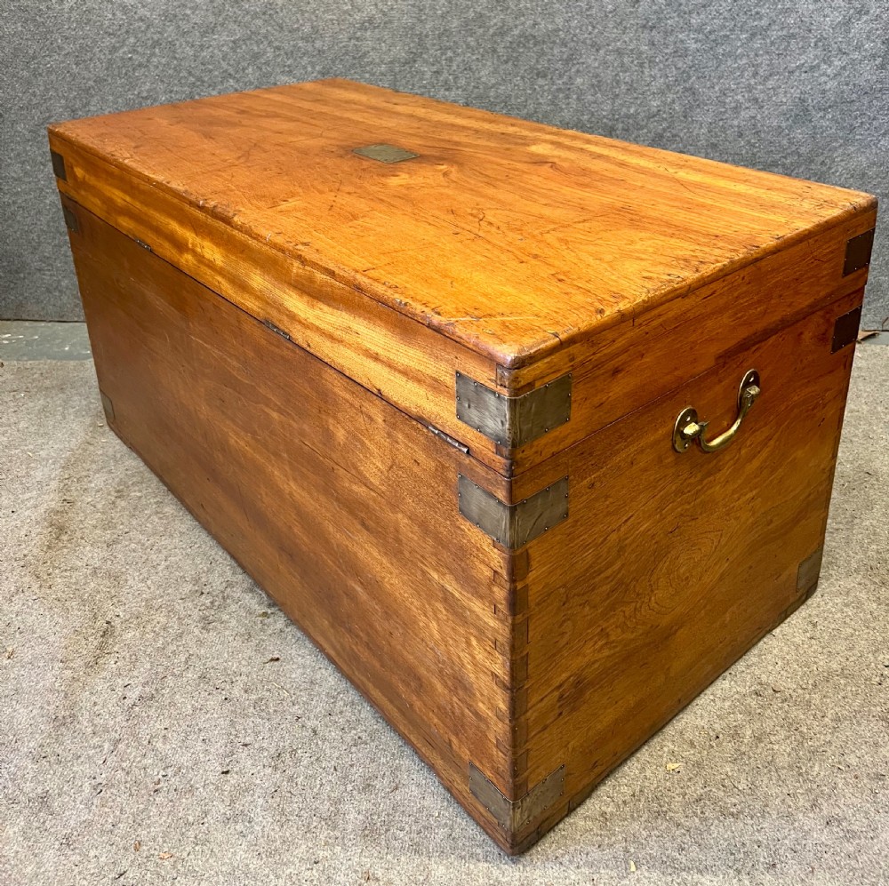 Large Camphor Campaign Trunk View V