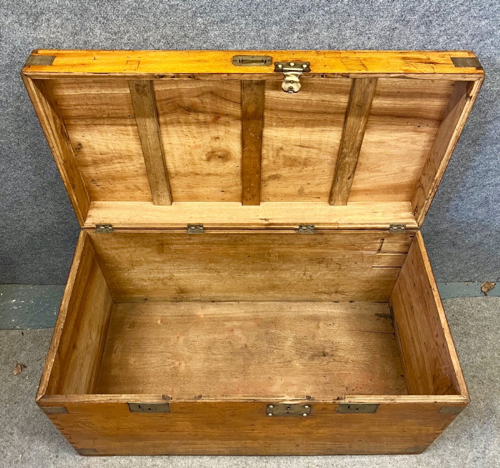 Large Camphor Campaign Trunk View VIII