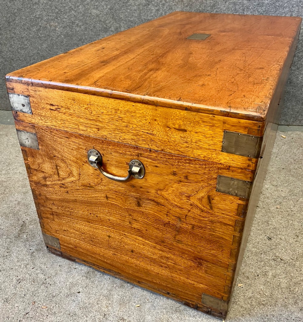Large Camphor Campaign Trunk View X