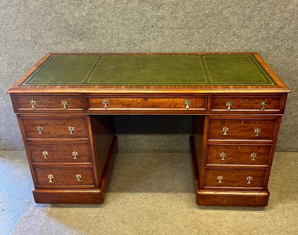 Good Quality Victorian Mahogany Freestanding Desk