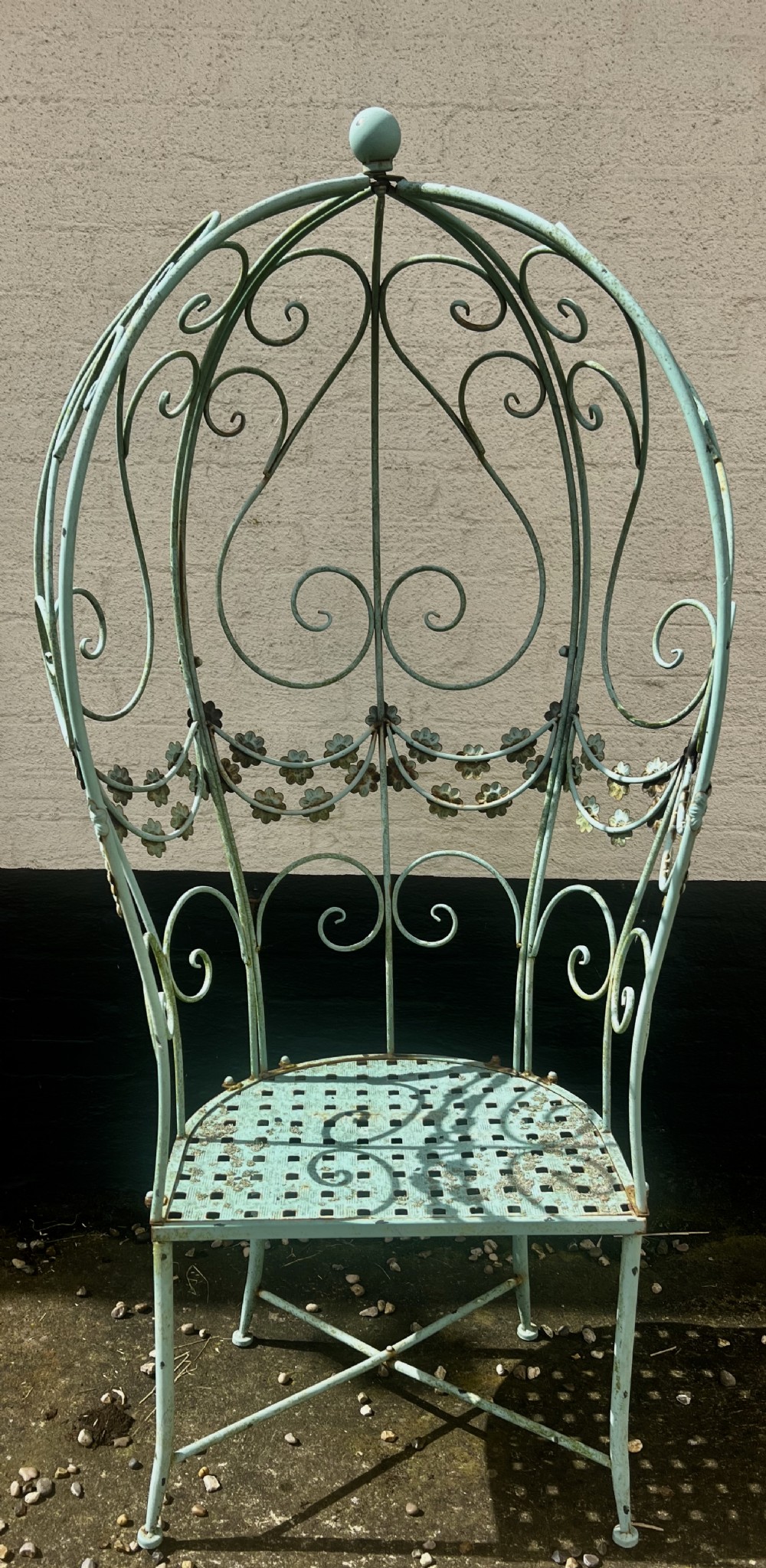 Hooded Garden Seat