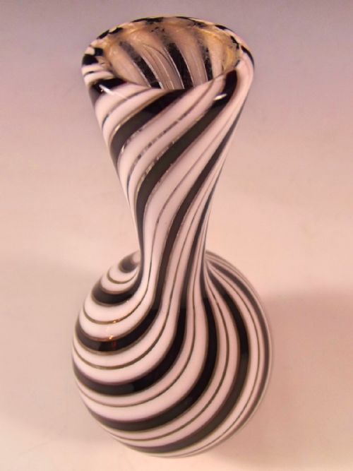 SEGUSO SOMMERSO BLACK WHITE CLEAR GLASS VASE MURANO - ADDITIONAL PHOTO 2