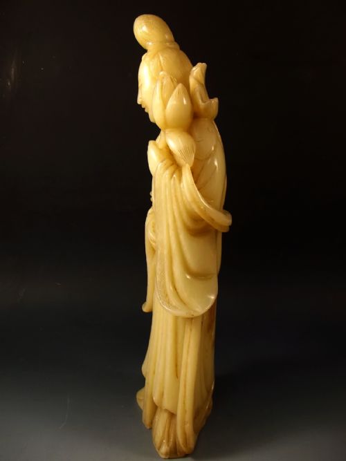 LARGE CHINESE CARVED SOAPSTONE FIGURE OF GUANYIN - ADDITIONAL PHOTO 1
