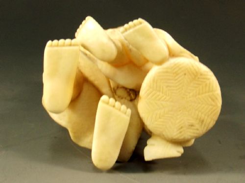 JAPANESE MEIJI PERIOD IVORY CHICKEN FARMER OKIMONO - ADDITIONAL PHOTO 6