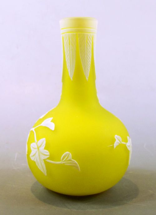 THOMAS WEBB WHITE OVER YELLOW CAMEO GLASS VASE - ADDITIONAL PHOTO 2