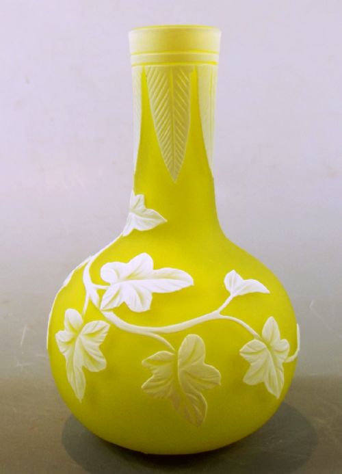 THOMAS WEBB WHITE OVER YELLOW CAMEO GLASS VASE - ADDITIONAL PHOTO 3