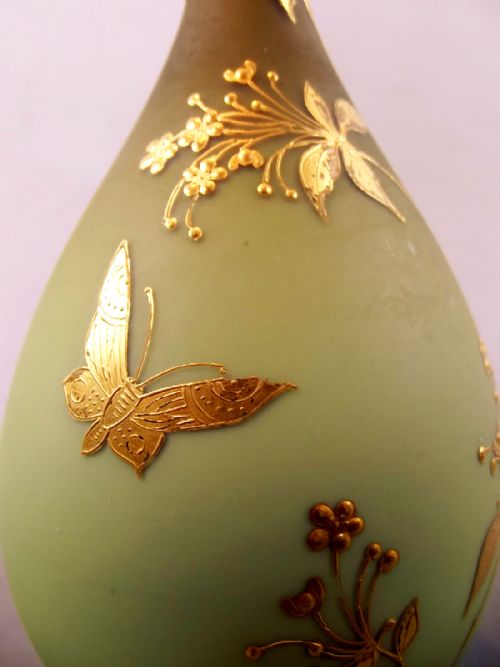 THOMAS WEBB GLASS VASE WITH GILT DECORATION - ADDITIONAL PHOTO 4